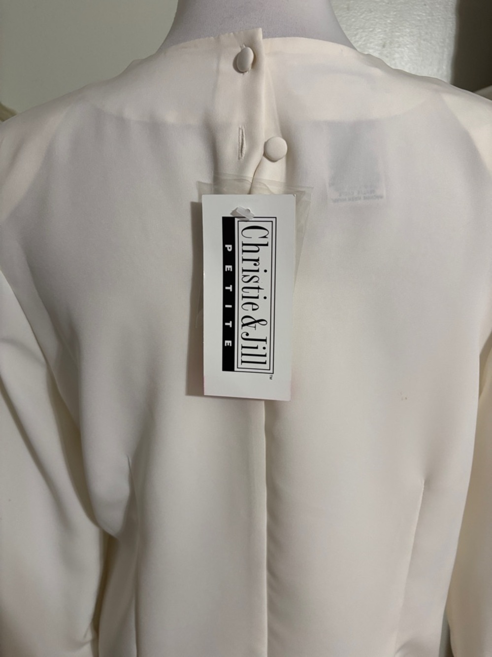 Christie & Jill Vintage Cream Embroidered Neck Blouse Women's - Picture 4 of 5